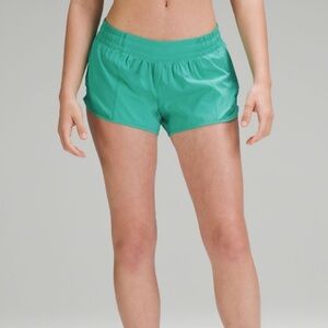 Lululemon Hotty Hot Low-Rise Lined Short 2.5”